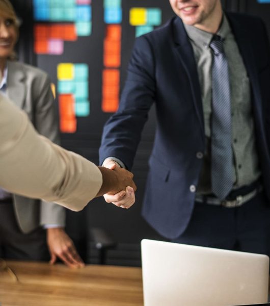 businessmen-businesspeople